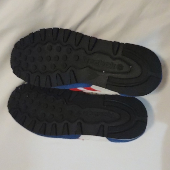 Classic Reebok size 8.5 - Picture 3 of 4
